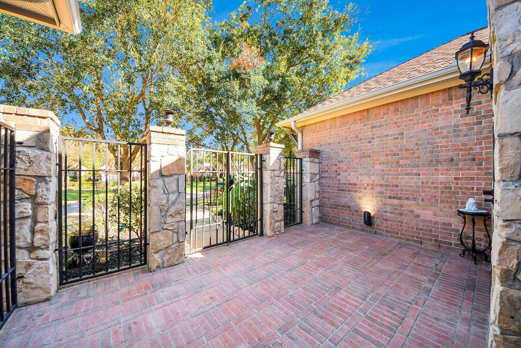 7211 Spring Meadow Lane - Photo 3