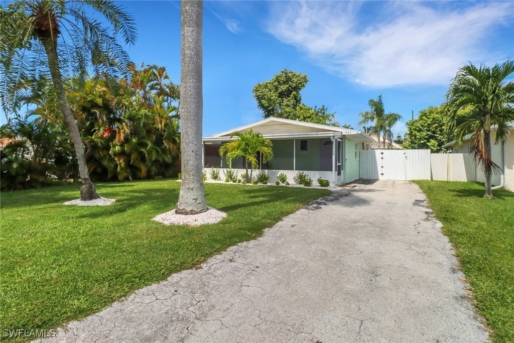 751 100th Avenue N - Photo 3