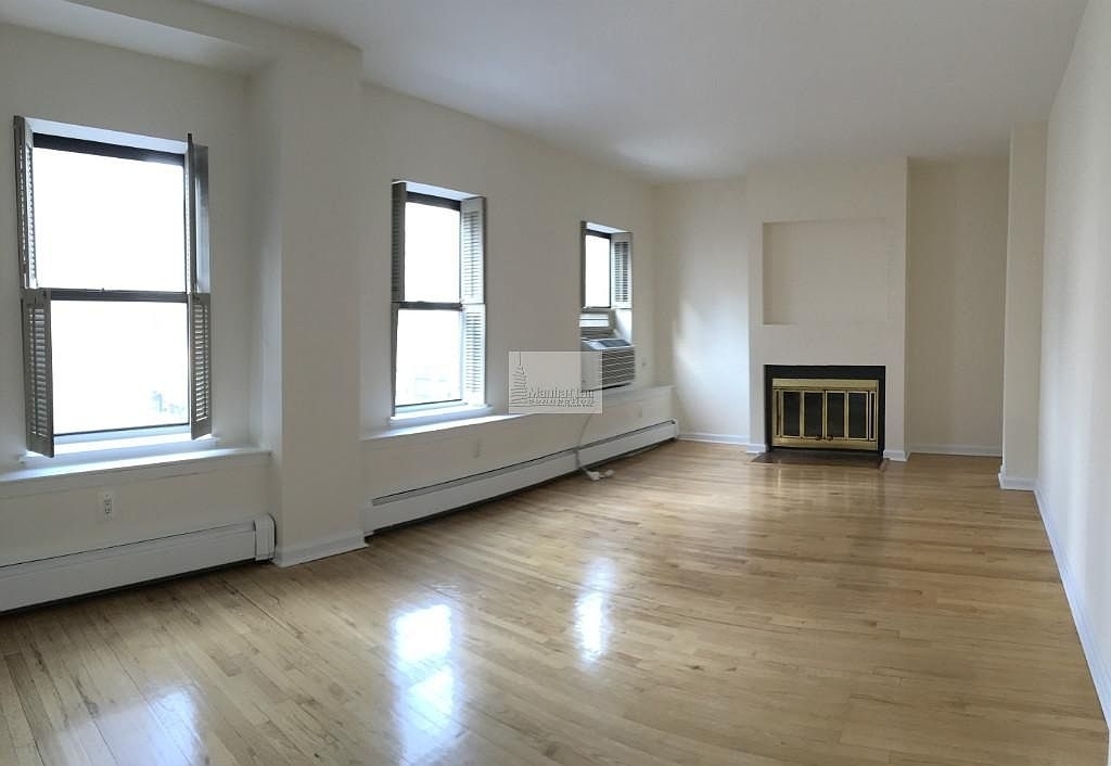201 East 12th Street - Photo 0