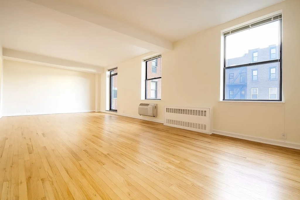 201 East 12th Street - Photo 2