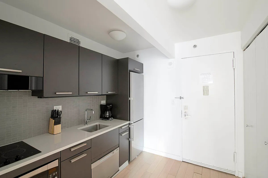 222 East 39th Street - Photo 1
