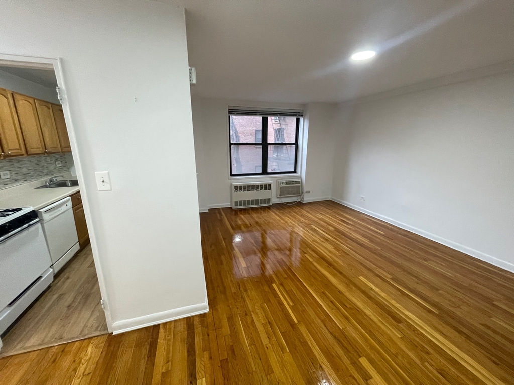 67-15 102nd Street - Photo 6