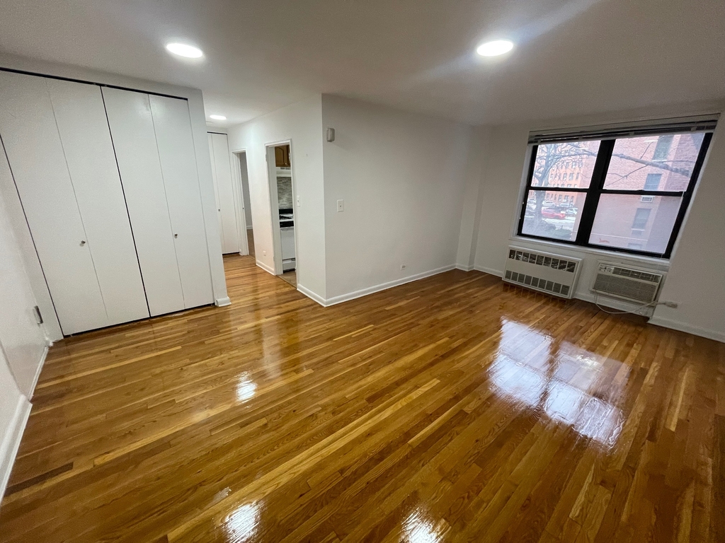 67-15 102nd Street - Photo 9