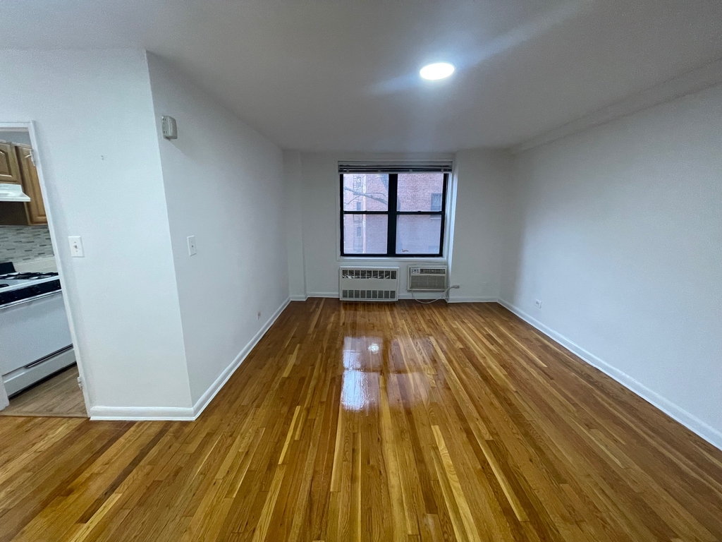 67-15 102nd Street - Photo 7