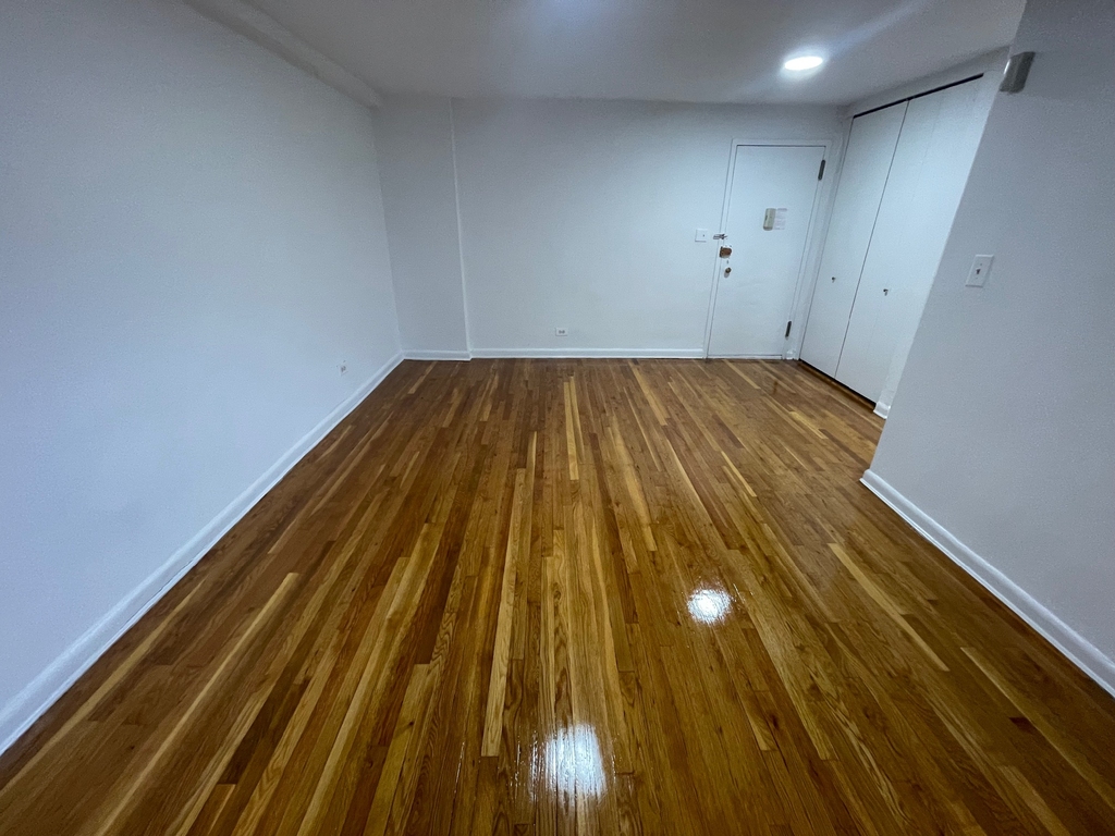 67-15 102nd Street - Photo 12