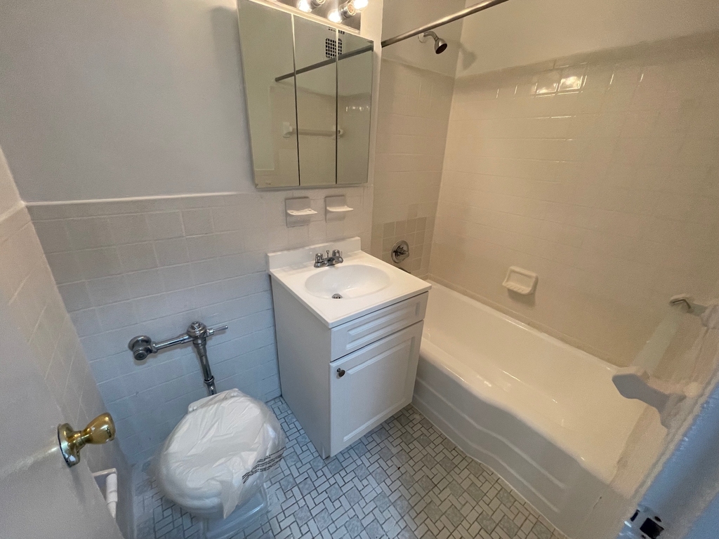 67-15 102nd Street - Photo 16