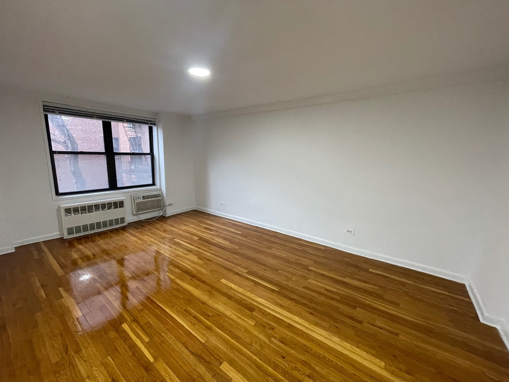 67-15 102nd Street - Photo 5