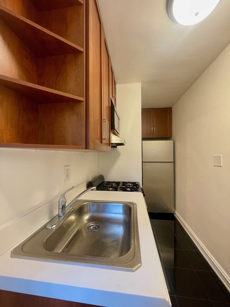 235 East 46th Street - Photo 7