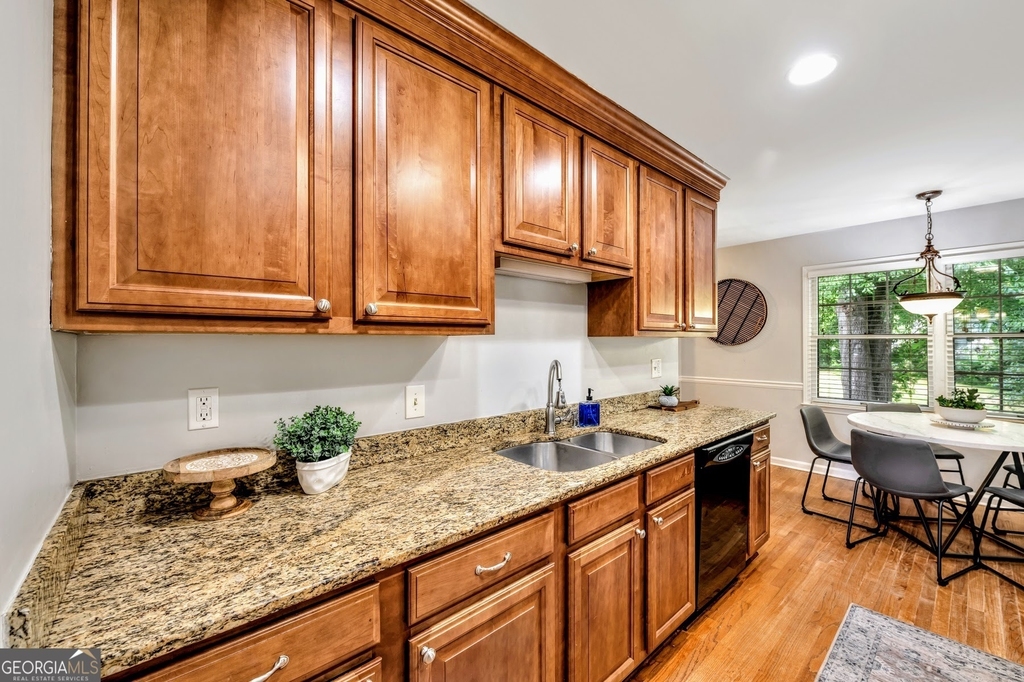 801 Mockingbird Lane - Photo 10