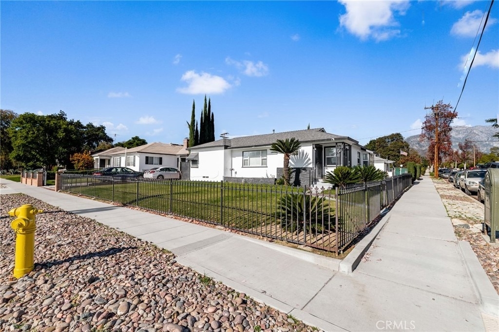 587 E Arrow - Photo 2