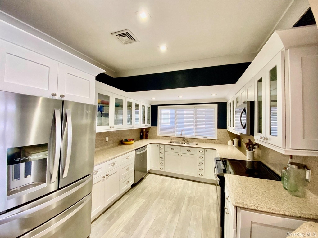 131 6th Street - Photo 4
