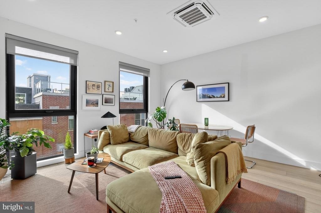 2007 Cambridge Street - Photo 5