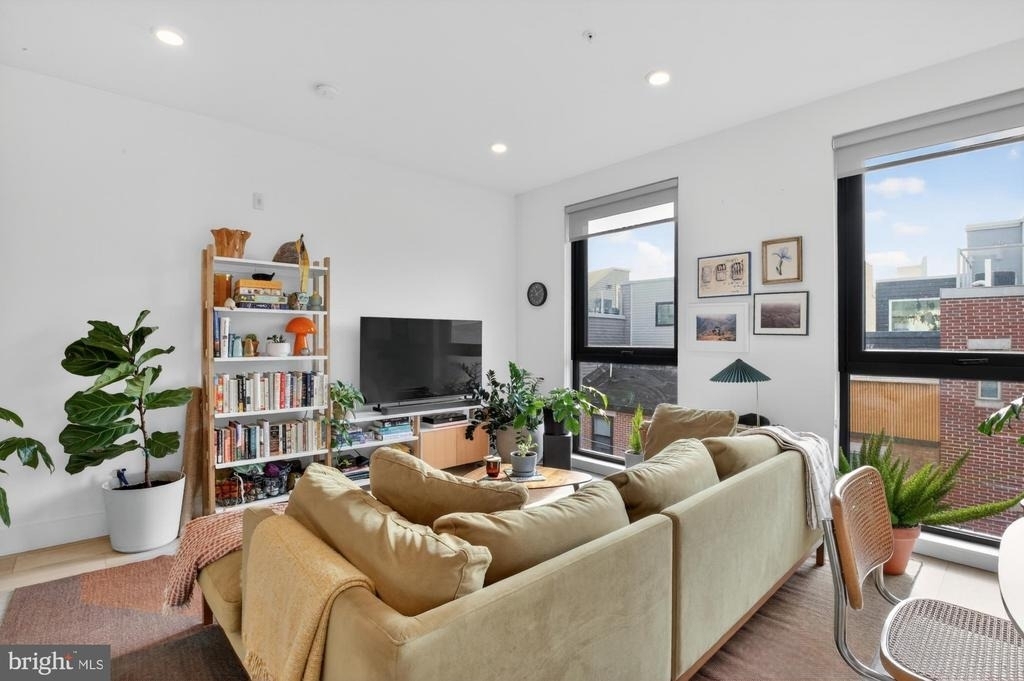 2007 Cambridge Street - Photo 6