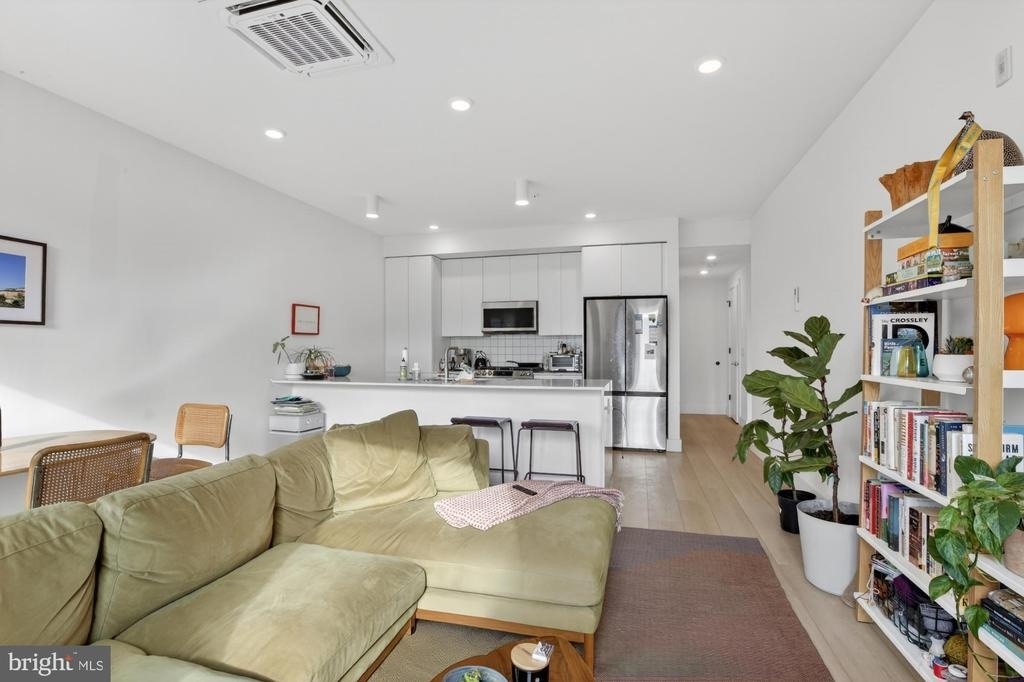 2007 Cambridge Street - Photo 4