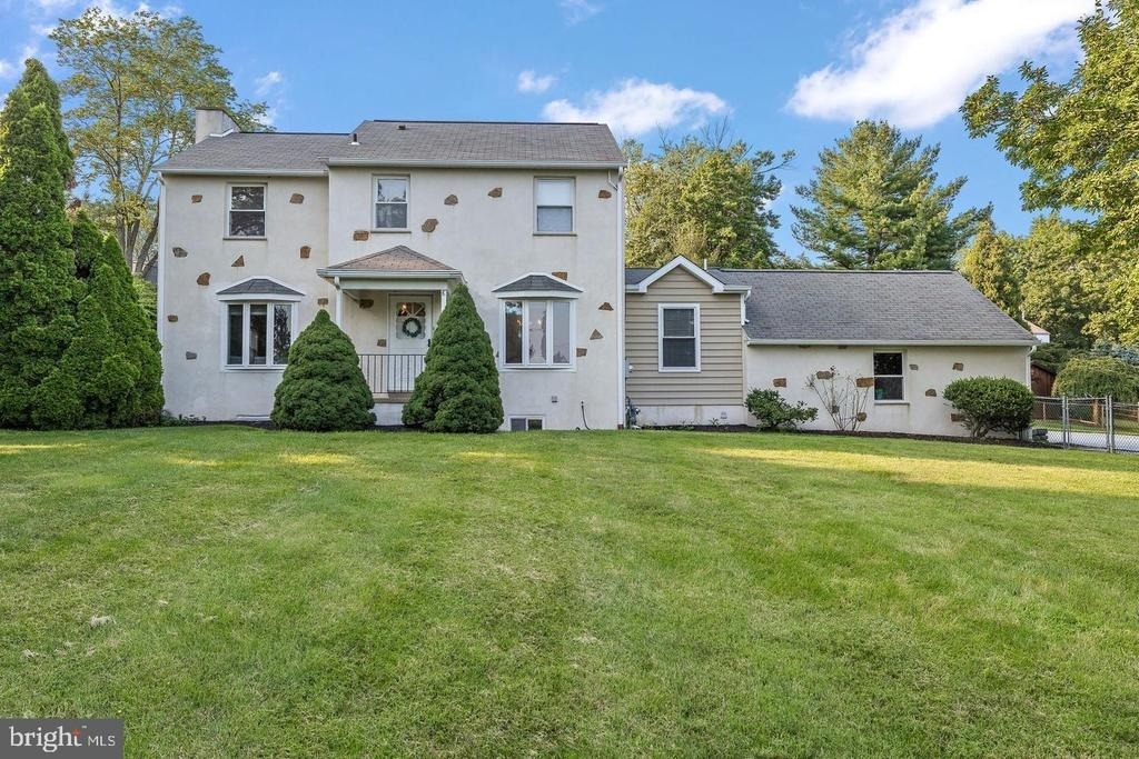 181 E Conestoga Road - Photo 1