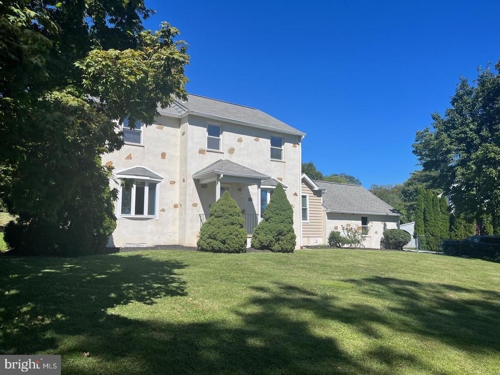 181 E Conestoga Road - Photo 0