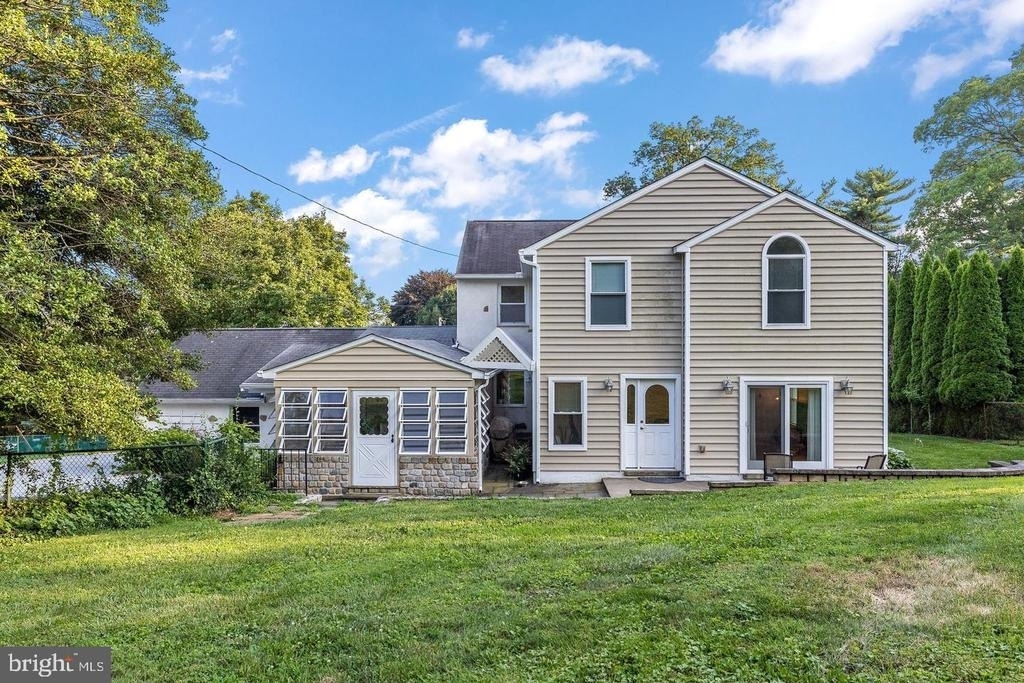 181 E Conestoga Road - Photo 2