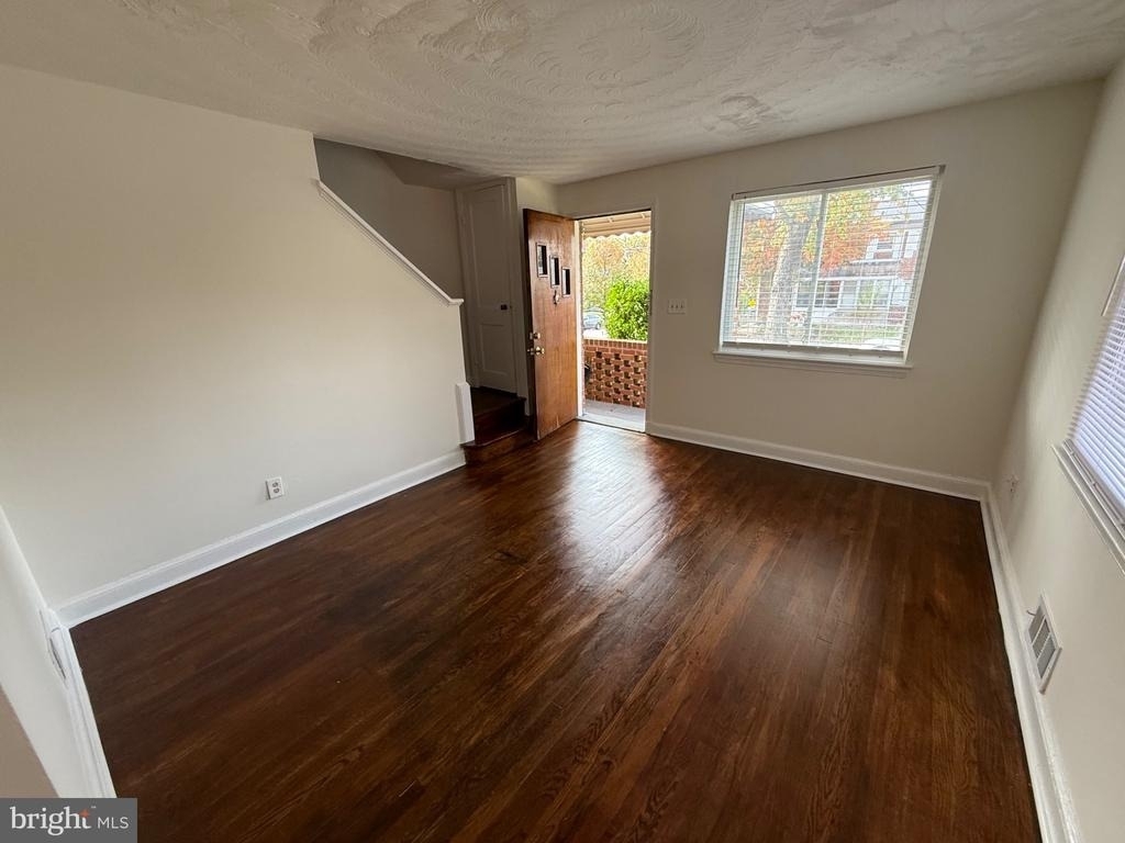 374 Chaplin Street Se - Photo 9