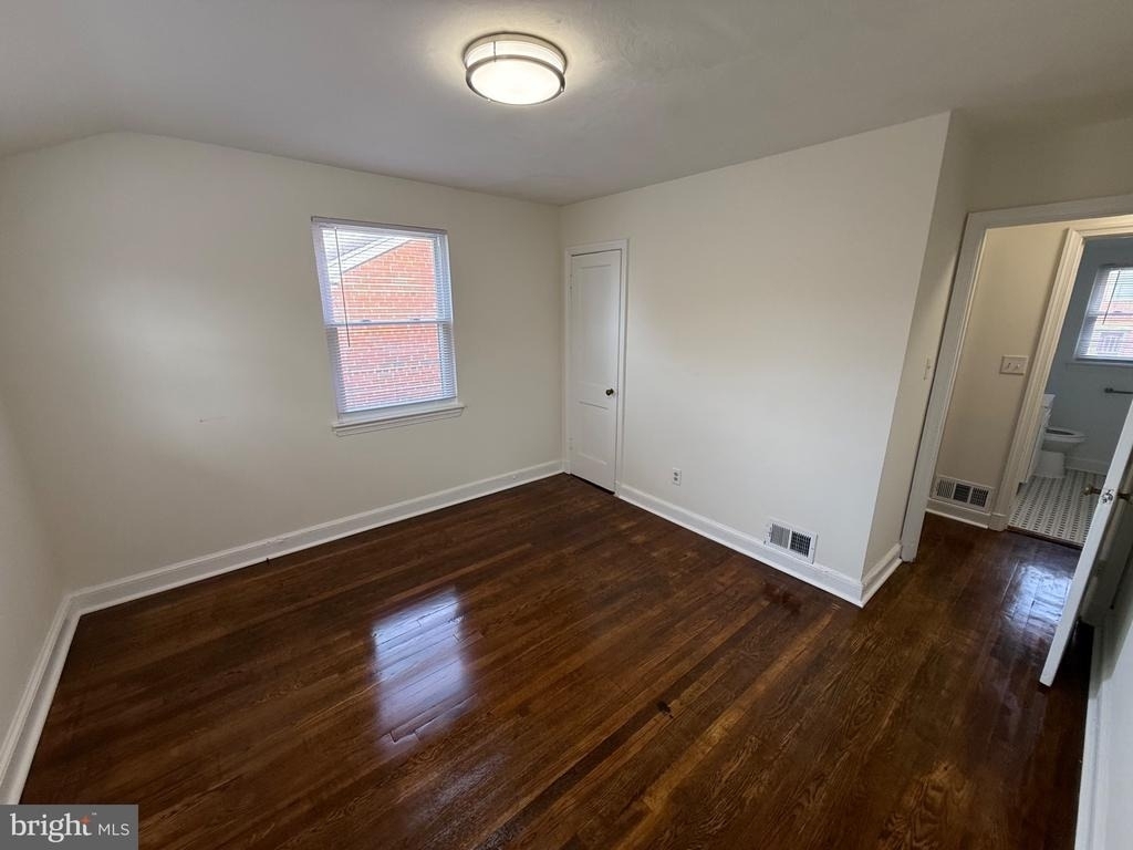 374 Chaplin Street Se - Photo 0