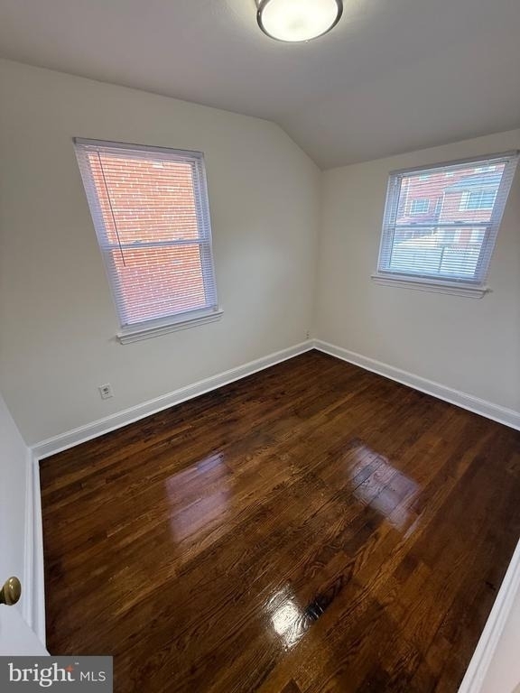 374 Chaplin Street Se - Photo 2