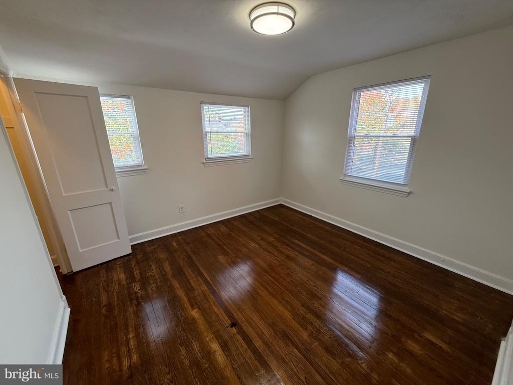 374 Chaplin Street Se - Photo 1