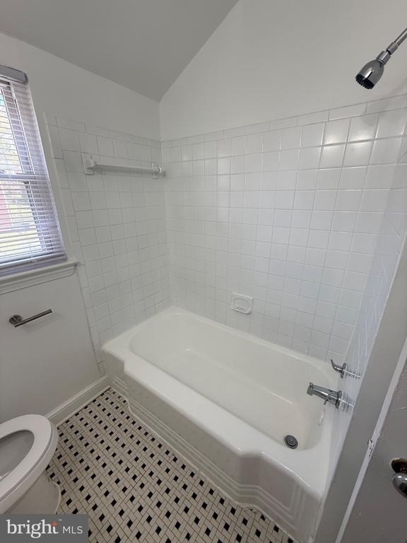374 Chaplin Street Se - Photo 4
