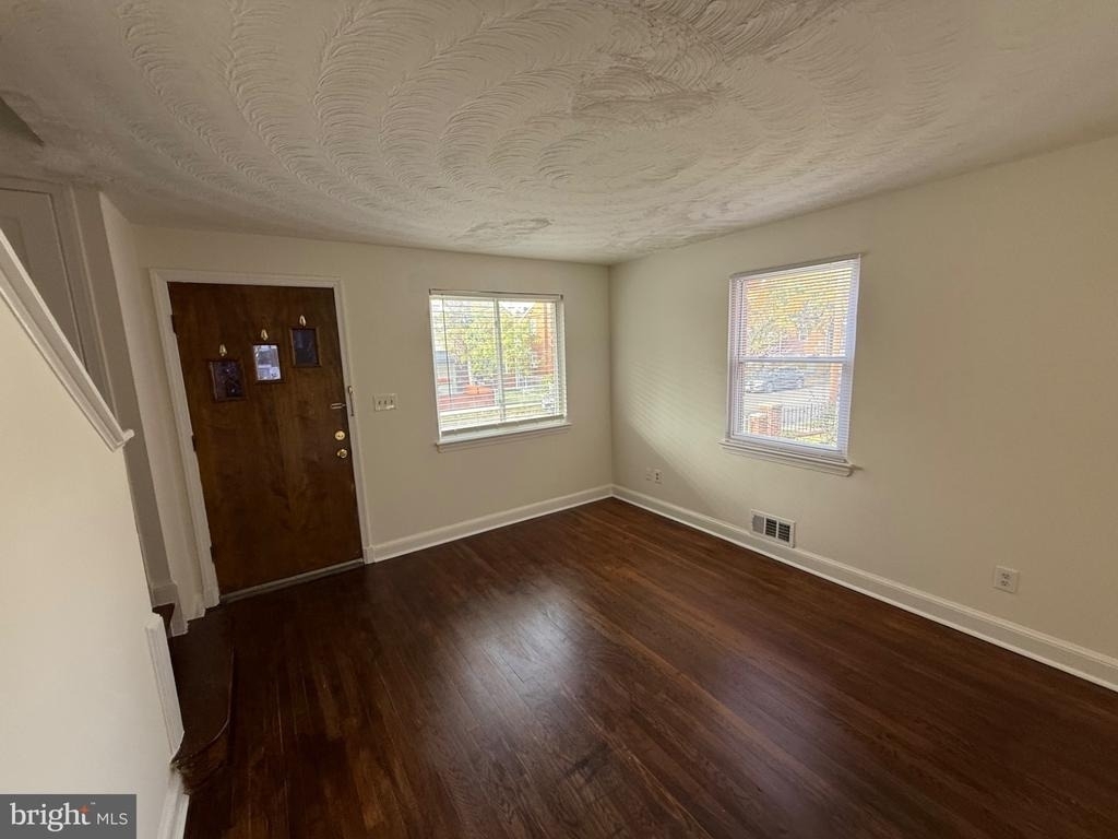 374 Chaplin Street Se - Photo 12