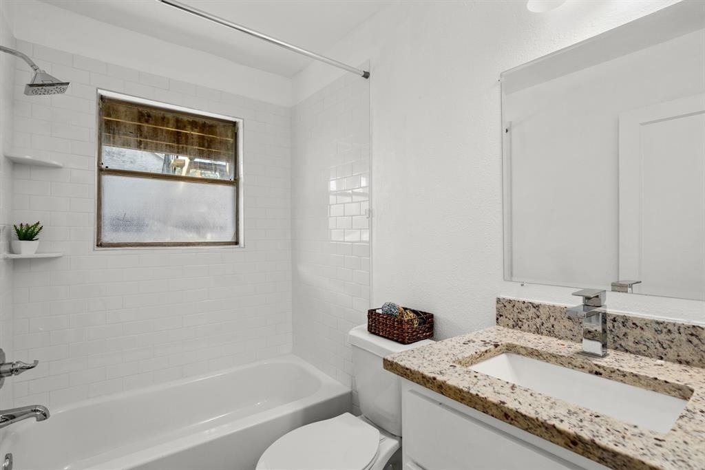 301 E 33rd St - Photo 7