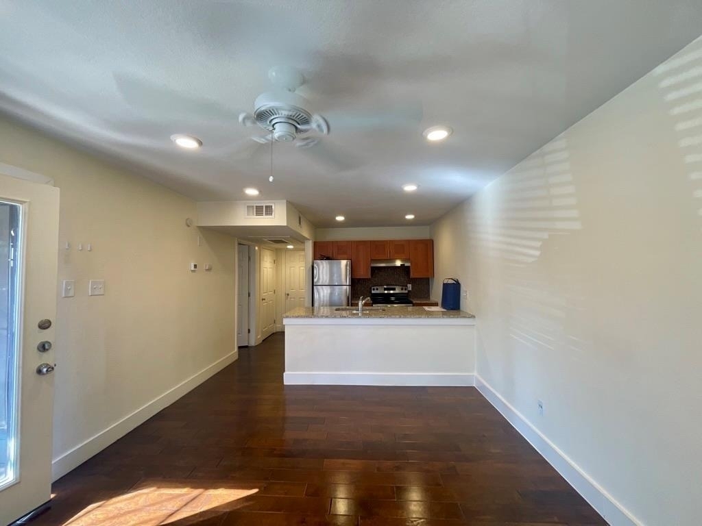 909 Reinli St - Photo 3