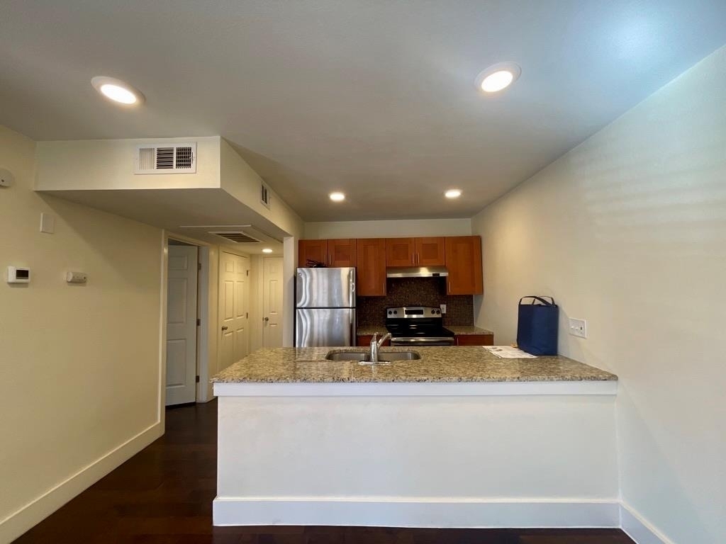 909 Reinli St - Photo 5