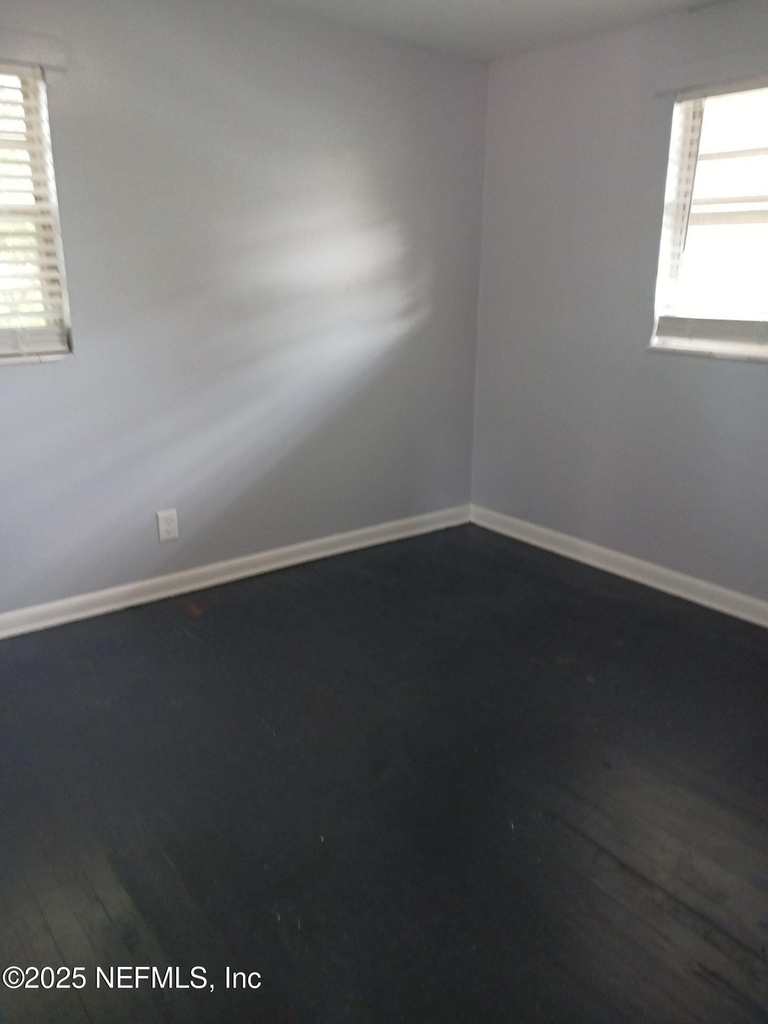 1145 W 25th Street - Photo 6