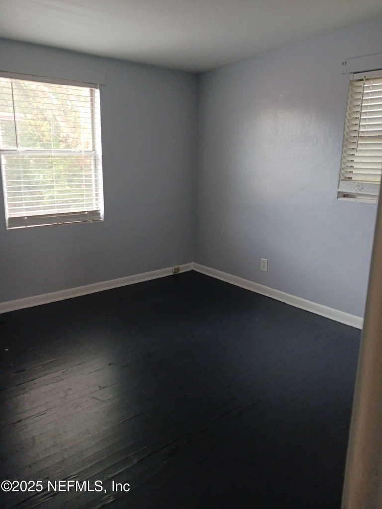 1145 W 25th Street - Photo 8