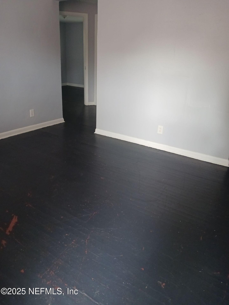 1145 W 25th Street - Photo 2