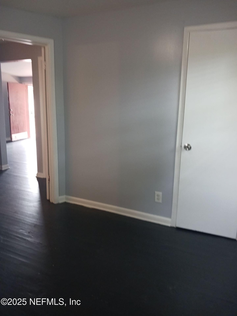 1145 W 25th Street - Photo 7