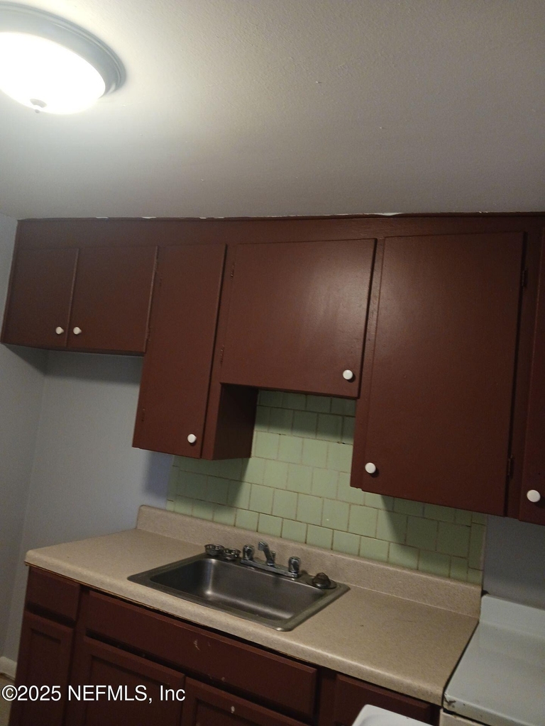 1145 W 25th Street - Photo 4