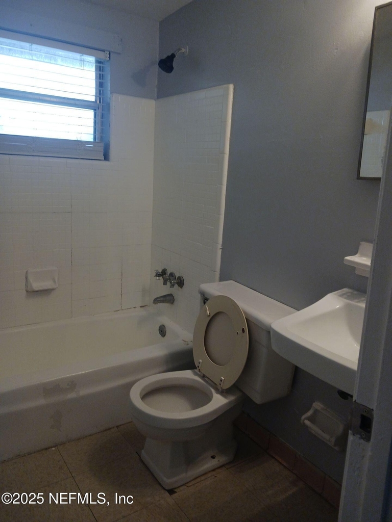 1145 W 25th Street - Photo 5