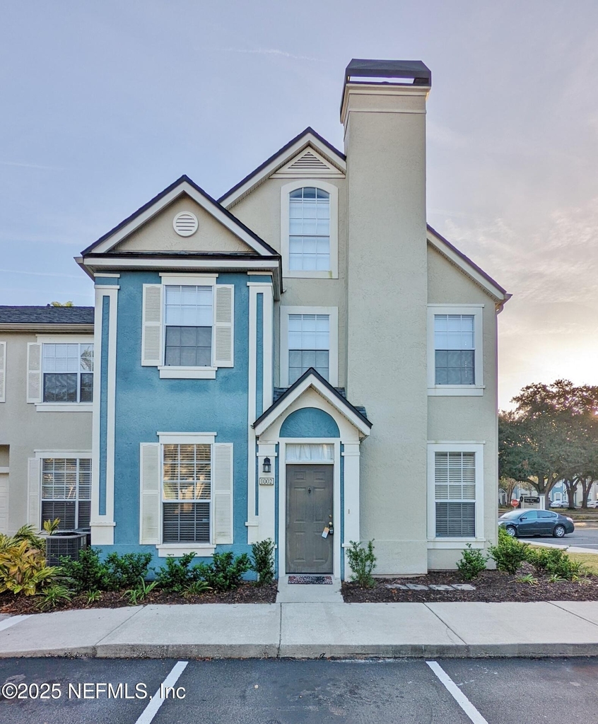 13700 Richmond Park Drive N - Photo 1