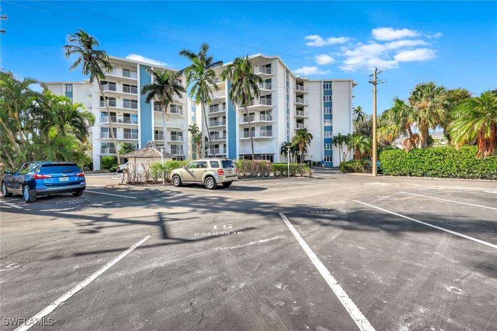 1300 Gulf Shore Boulevard N - Photo 17