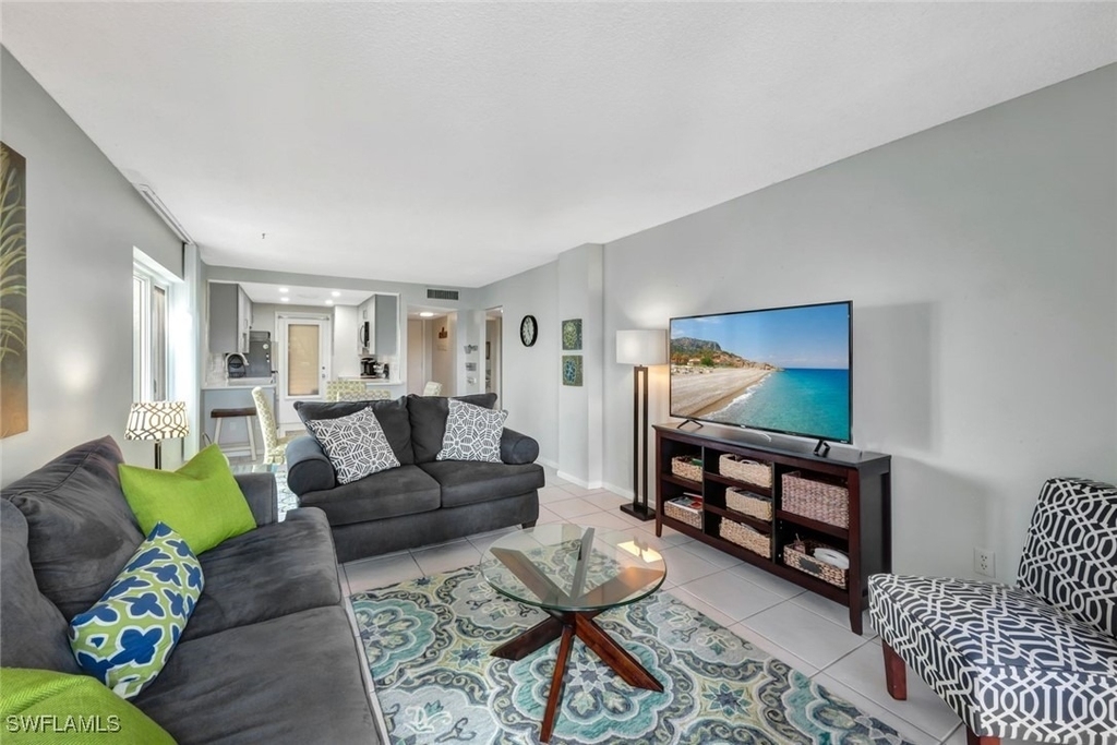 1300 Gulf Shore Boulevard N - Photo 4