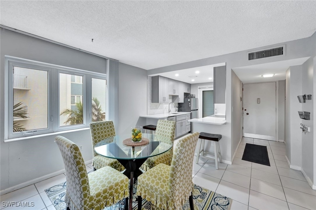 1300 Gulf Shore Boulevard N - Photo 9