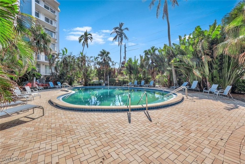 1300 Gulf Shore Boulevard N - Photo 16