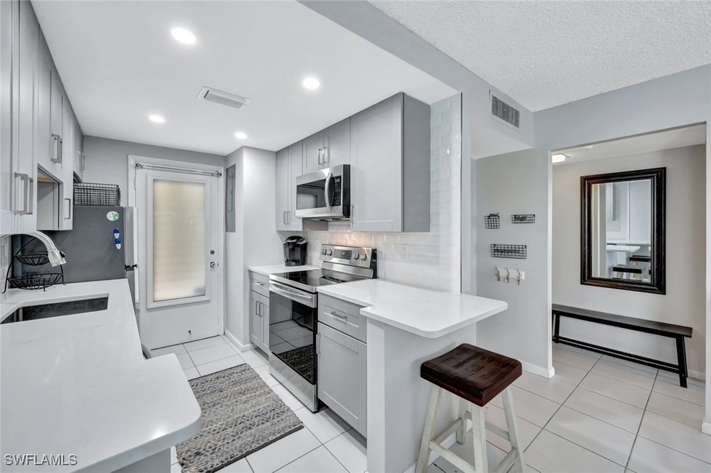 1300 Gulf Shore Boulevard N - Photo 7