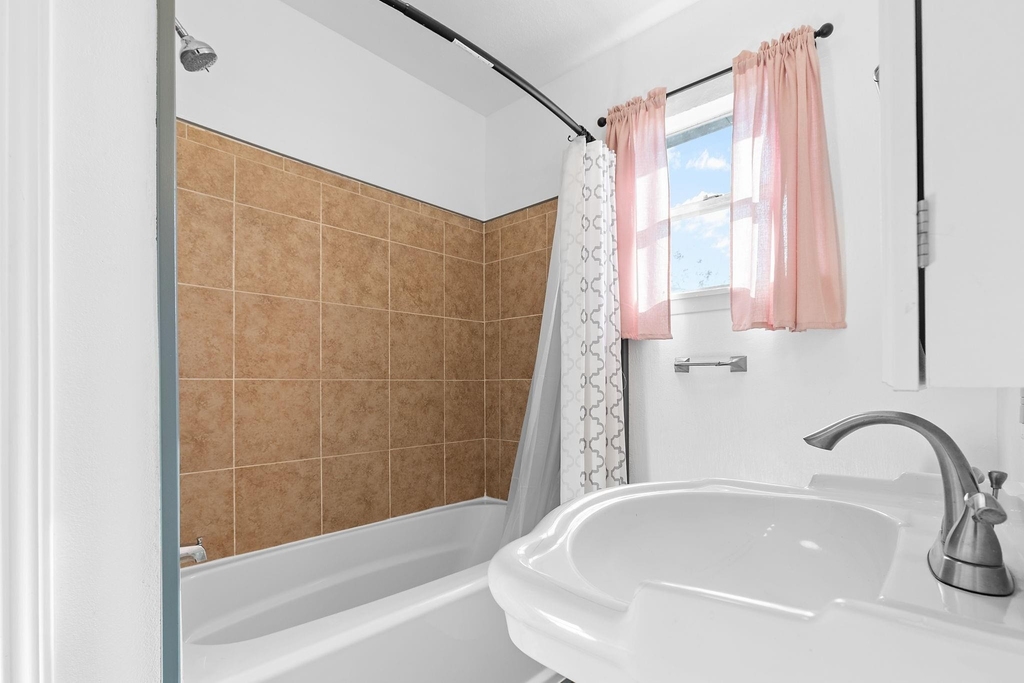1051 Avenue A - Photo 5
