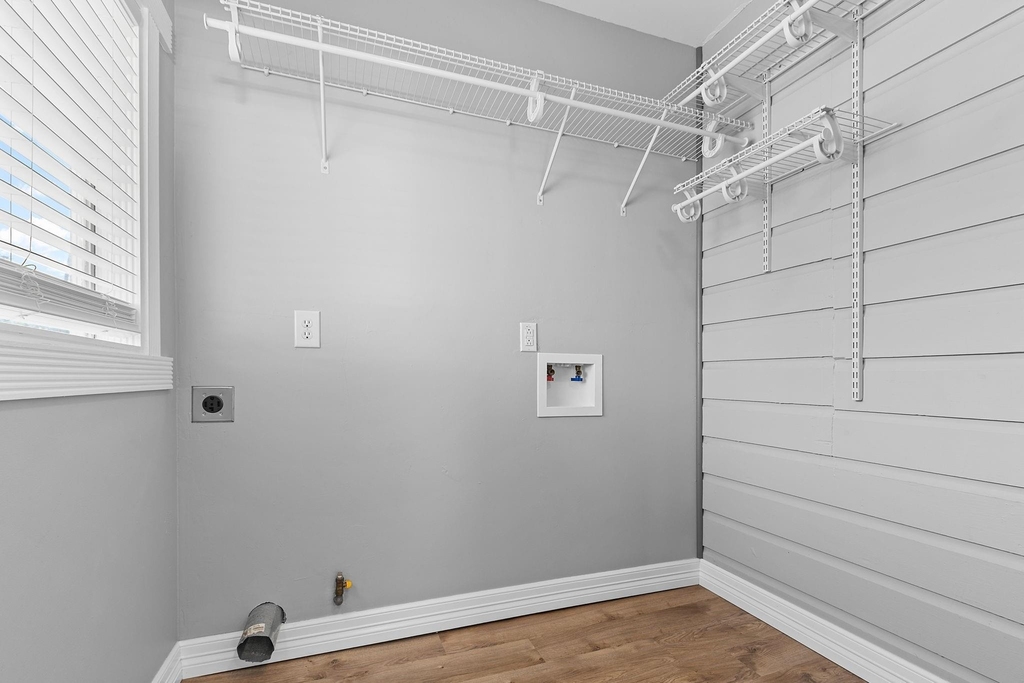 1051 Avenue A - Photo 3