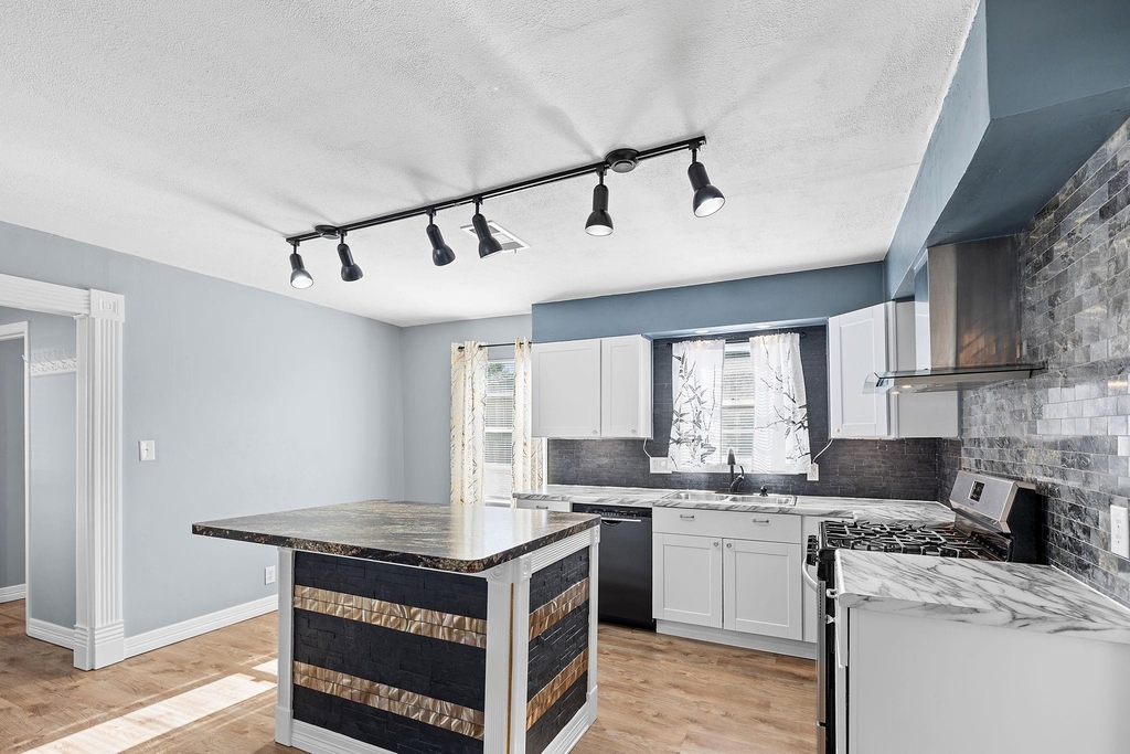 1051 Avenue A - Photo 14
