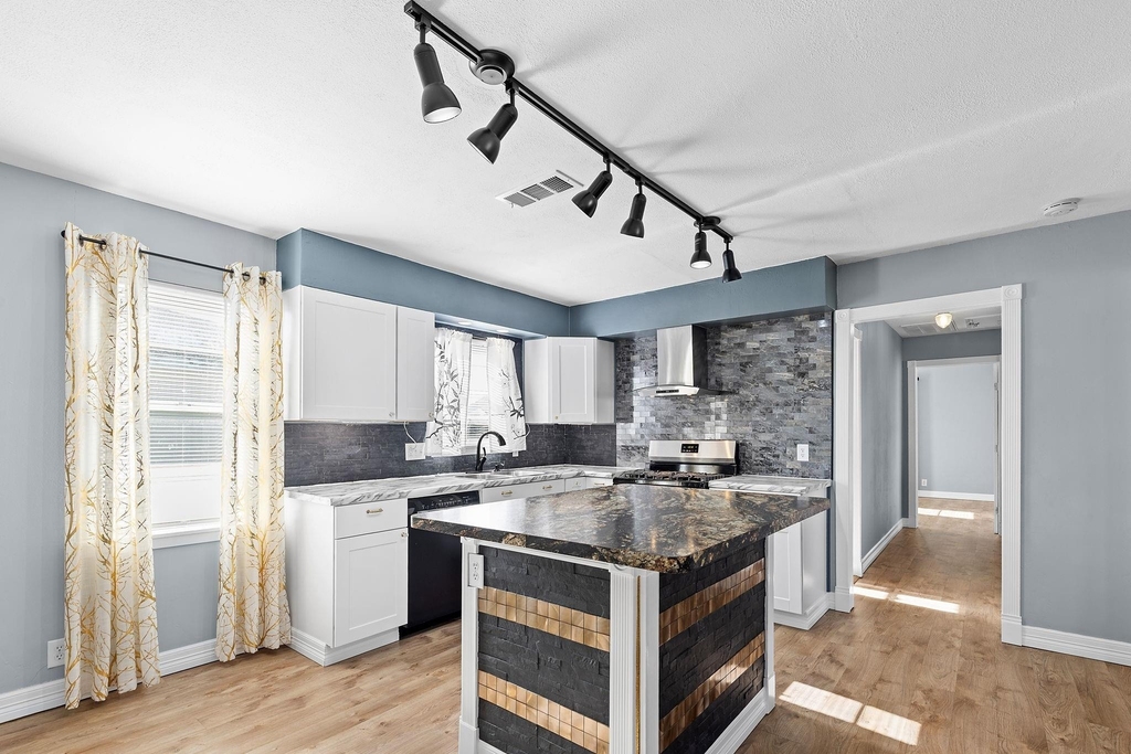 1051 Avenue A - Photo 0