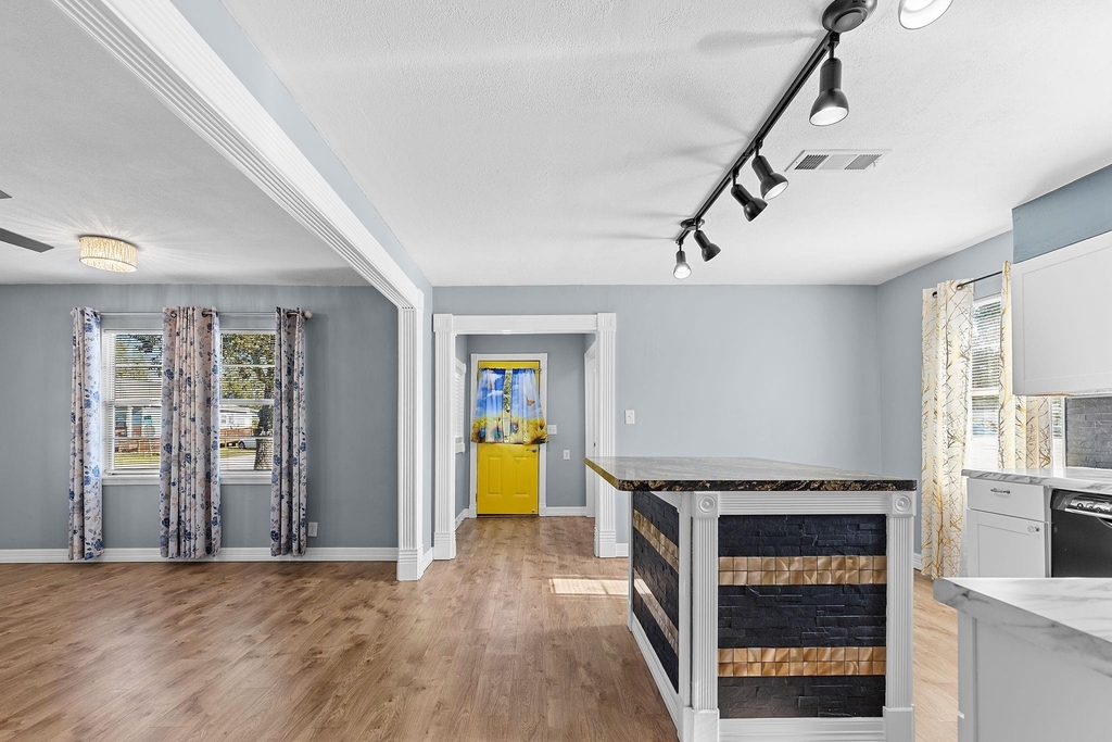1051 Avenue A - Photo 8