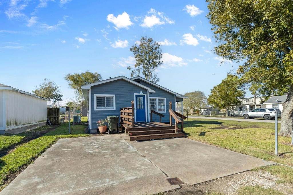 1051 Avenue A - Photo 12
