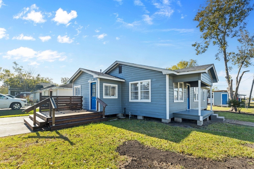 1051 Avenue A - Photo 17