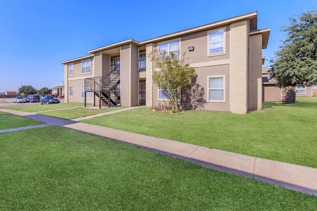 409 Riverhill Loop - Photo 1